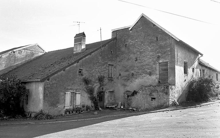 Façade antérieure. © Bernard Lardière / Région Bourgogne-Franche-Comté, Inventaire du patrimoine - 1979