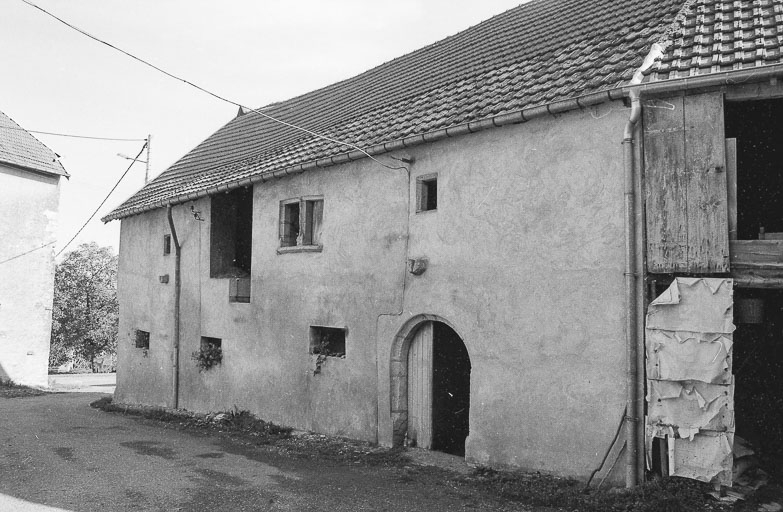 Ferme cadastrée 1960 A2 306, située rue de l'Impasse : façade antérieure. © Bernard Lardière / Région Bourgogne-Franche-Comté, Inventaire du patrimoine - 1979