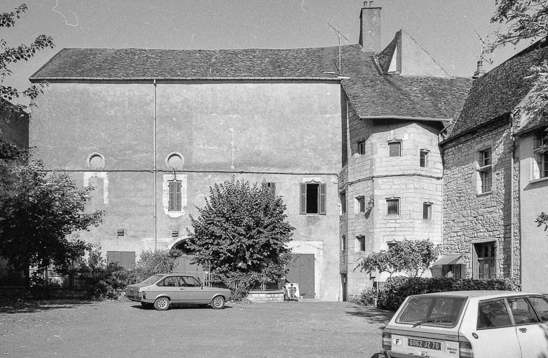 Façade intérieure. © Bernard Lardière / Région Bourgogne-Franche-Comté, Inventaire du patrimoine - 1979