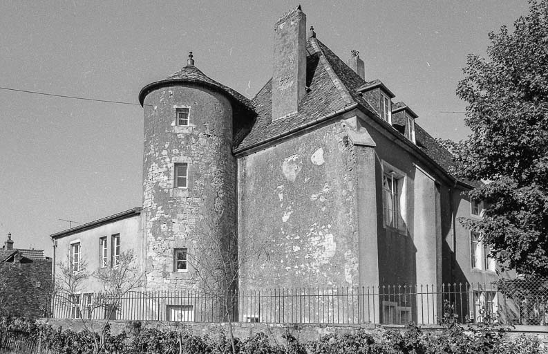 Façade latérale gauche. © Bernard Lardière / Région Bourgogne-Franche-Comté, Inventaire du patrimoine - 1979