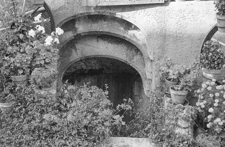 Détail : porte de cave. © Bernard Lardière / Région Bourgogne-Franche-Comté, Inventaire du patrimoine - 1979