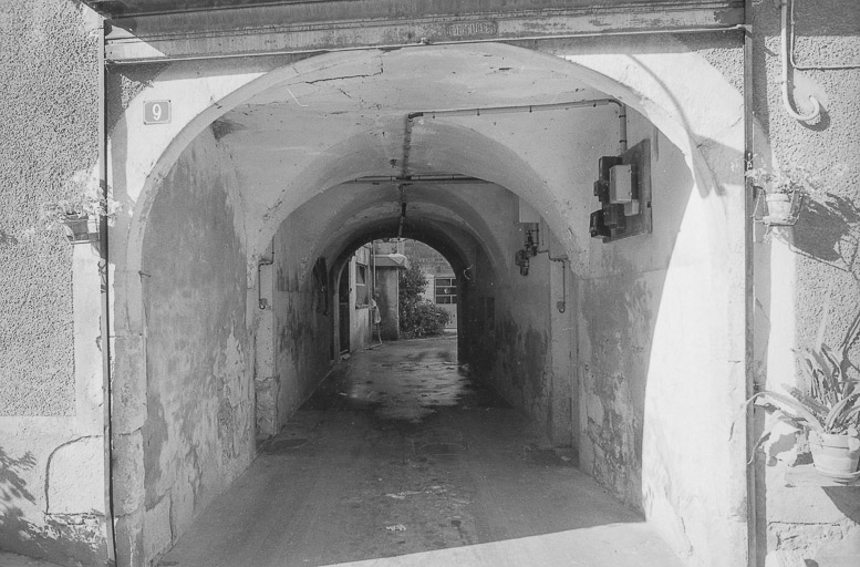 Porche d'entrée. © Bernard Lardière / Région Bourgogne-Franche-Comté, Inventaire du patrimoine - 1979
