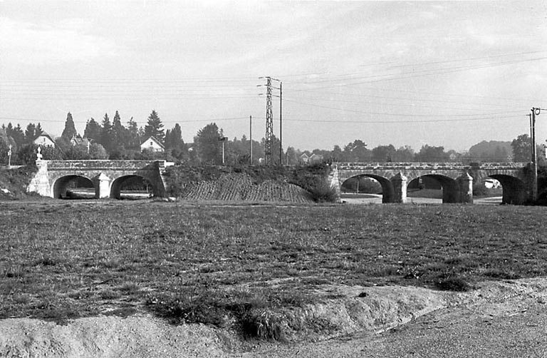 Vue d'ensemble. © Bernard Lardière / Région Bourgogne-Franche-Comté, Inventaire du patrimoine - 1979