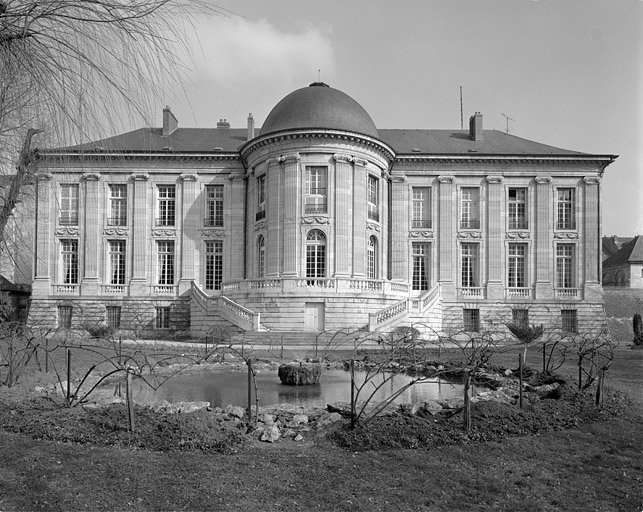 Façade postérieure, de face. © Yves Sancey / Région Bourgogne-Franche-Comté, Inventaire du patrimoine - 1980
