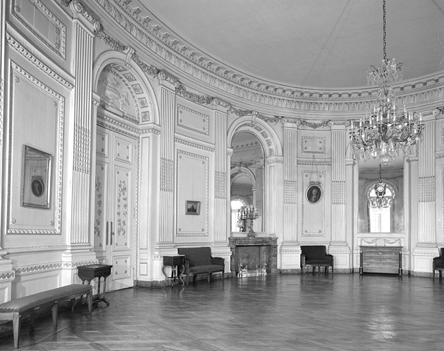 Intérieur, grand salon de la rotonde : vue partielle. © Yves Sancey / Région Bourgogne-Franche-Comté, Inventaire du patrimoine - 1980