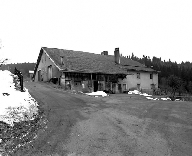 Vue de trois quarts gauche. © Dominique Dominguez / Région Bourgogne-Franche-Comté, Inventaire du patrimoine - 1980