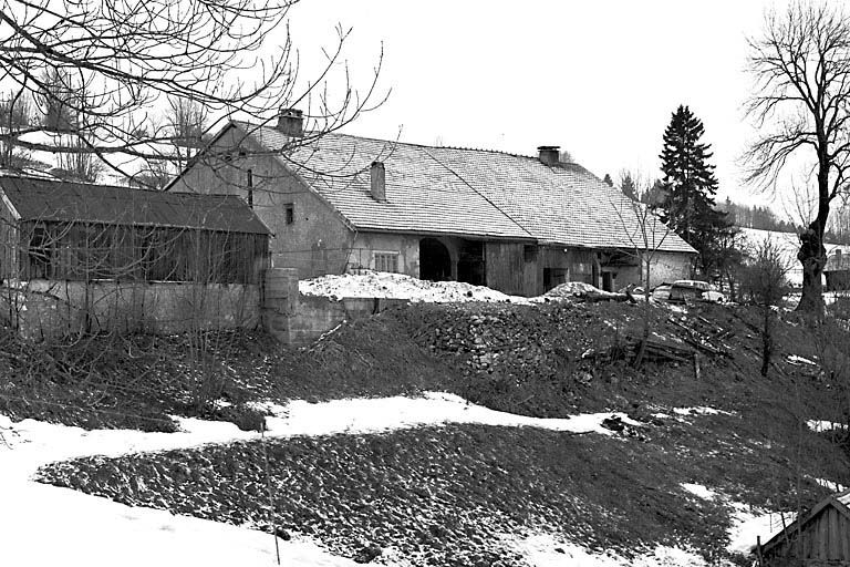 Vue de trois quarts. © Dominique Dominguez / Région Bourgogne-Franche-Comté, Inventaire du patrimoine - 1980