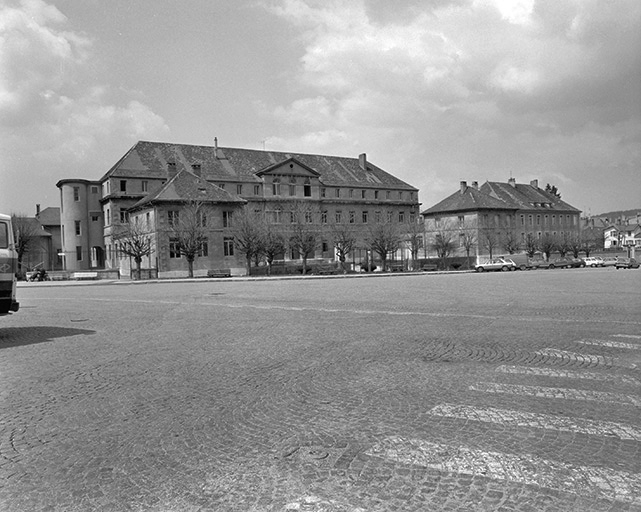 Façade antérieure, vue de trois quarts gauche. © Yves Sancey / Région Bourgogne-Franche-Comté, Inventaire du patrimoine - 1980