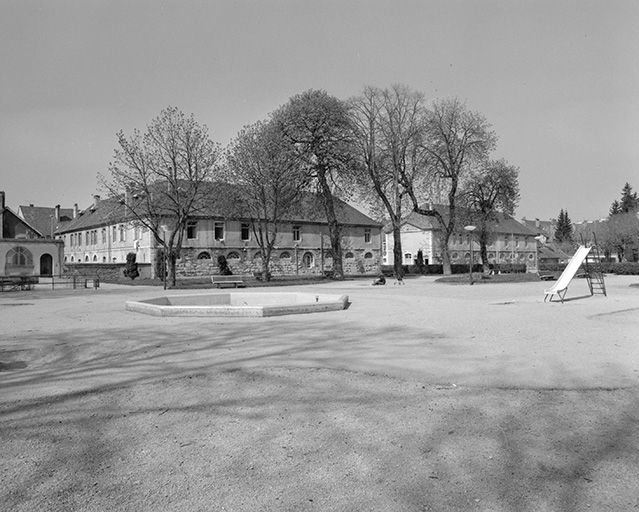 Vue d'ensemble de la façade postérieure. © Yves Sancey / Région Bourgogne-Franche-Comté, Inventaire du patrimoine - 1980