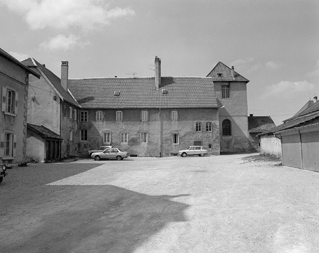 Façade extérieure d'un corps de bâtiment conventuel. © Yves Sancey / Région Bourgogne-Franche-Comté, Inventaire du patrimoine - 1980