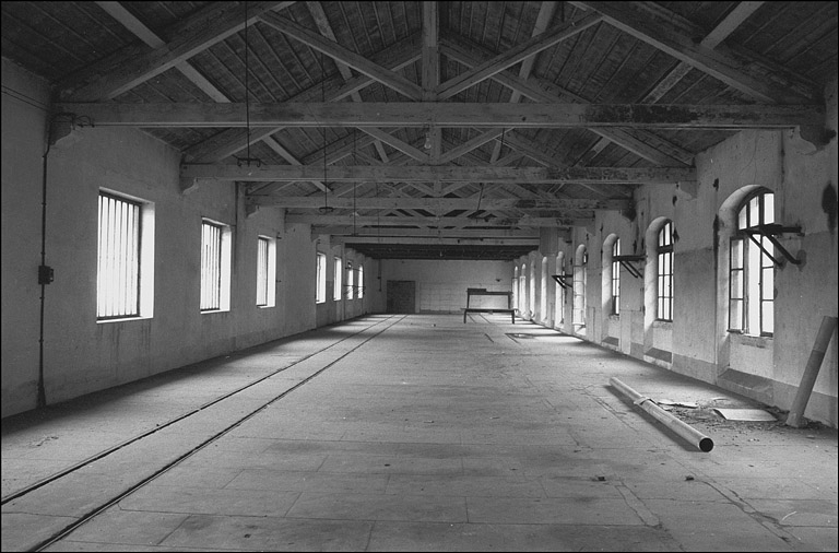 Intérieur de l'atelier de façonnage en 1980. © Bernard Lardière / Région Bourgogne-Franche-Comté, Inventaire du patrimoine - 1980