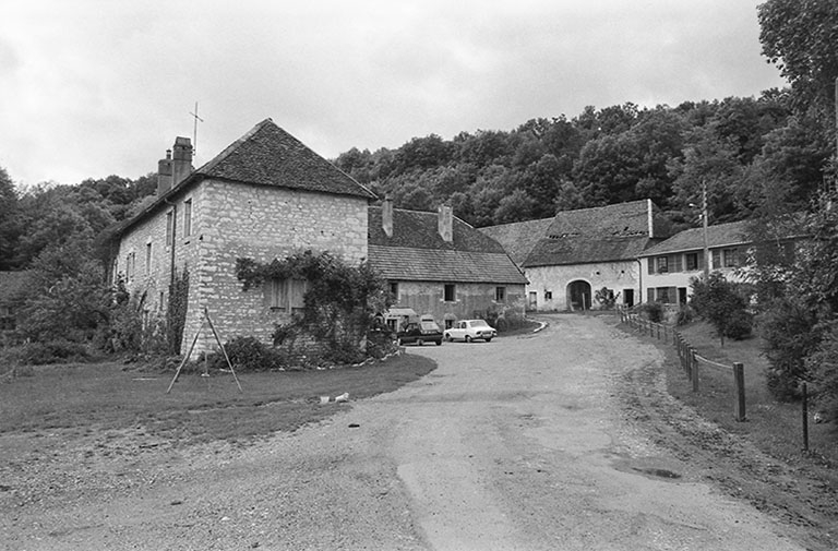 L'entrée. © Bernard Lardière / Région Bourgogne-Franche-Comté, Inventaire du patrimoine - 1980