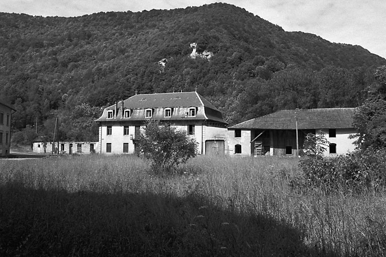 Vue d'ensemble le long de la R.N. 67. © Bernard Lardière / Région Bourgogne-Franche-Comté, Inventaire du patrimoine - 1980 Vue d'ensemble le long de la R.N. 67. © Bernard Lardière / Région Bourgogne-Franche-Comté, Inventaire du patrimoine - 1980