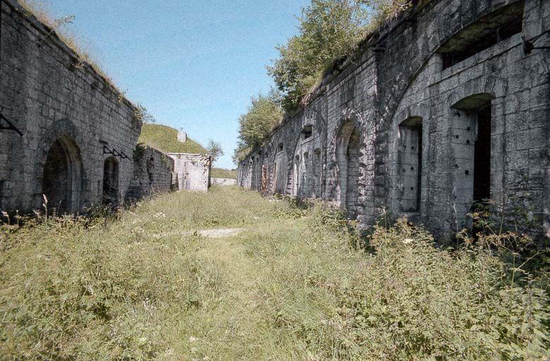 Casernes du front de gorge. © Alain Montferrand / Région Bourgogne-Franche-Comté, Inventaire du patrimoine - 1980