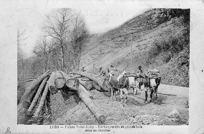 Lods - Usines Saint-Loup - Déchargement de grands bois mise en chantier, limite 19e siècle 20e siècle. © D. Dominguez / Région Bourgogne-Franche-Comté, Inventaire du patrimoine - 1980 Lods - Usines Saint-Loup - Déchargement de grands bois mise en chantier, limite 19e siècle 20e siècle. © D. Dominguez / Région Bourgogne-Franche-Comté, Inventaire du patrimoine - 1980