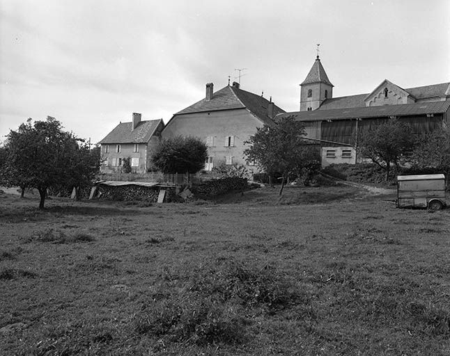 Face latérale droite depuis le pré. © Yves Sancey / Région Bourgogne-Franche-Comté, Inventaire du patrimoine - 1980