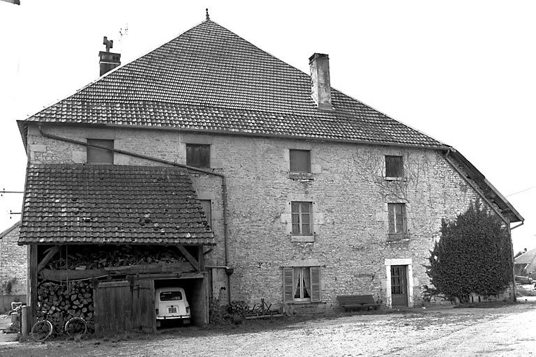 Façade postérieure. © Yves Sancey / Région Bourgogne-Franche-Comté, Inventaire du patrimoine - 1980