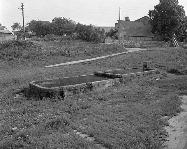 La fontaine inférieure. © Yves Sancey / Région Bourgogne-Franche-Comté, Inventaire du patrimoine - 1980