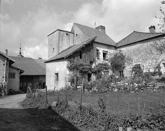 Vue générale depuis le jardin. © Yves Sancey / Région Bourgogne-Franche-Comté, Inventaire du patrimoine - 1980