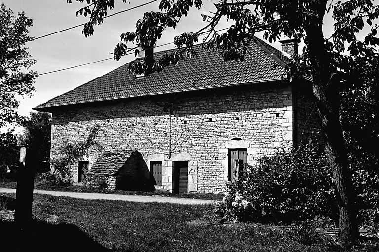 Façade antérieure. © Yves Sancey / Région Bourgogne-Franche-Comté, Inventaire du patrimoine - 1980 Façade antérieure. © Yves Sancey / Région Bourgogne-Franche-Comté, Inventaire du patrimoine - 1980