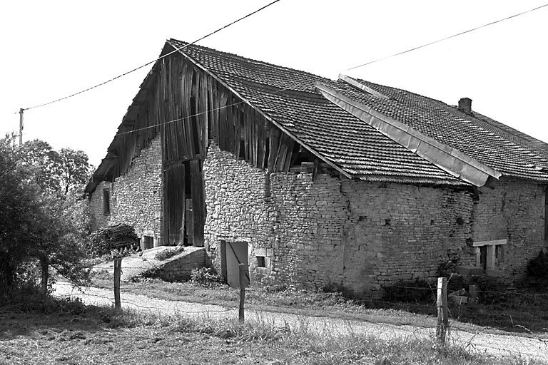 Vue générale depuis la rue. © Yves Sancey / Région Bourgogne-Franche-Comté, Inventaire du patrimoine - 1980 Vue générale depuis la rue. © Yves Sancey / Région Bourgogne-Franche-Comté, Inventaire du patrimoine - 1980