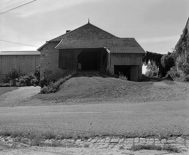 Grange. © Yves Sancey / Région Bourgogne-Franche-Comté, Inventaire du patrimoine - 1980 Grange. © Yves Sancey / Région Bourgogne-Franche-Comté, Inventaire du patrimoine - 1980