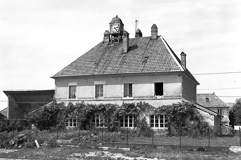 Façade antérieure. © Yves Sancey / Région Bourgogne-Franche-Comté, Inventaire du patrimoine - 1980