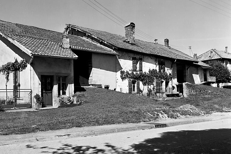 Façade antérieure vue de trois quarts gauche. © Yves Sancey / Région Bourgogne-Franche-Comté, Inventaire du patrimoine - 1980