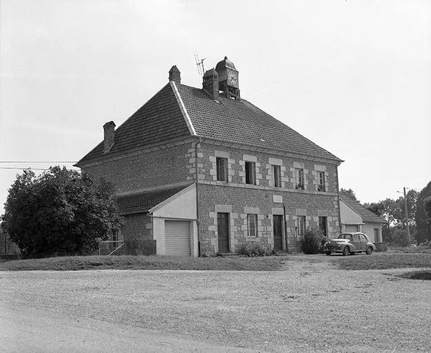 Façade postérieure et face latérale droite. © Yves Sancey / Région Bourgogne-Franche-Comté, Inventaire du patrimoine - 1980