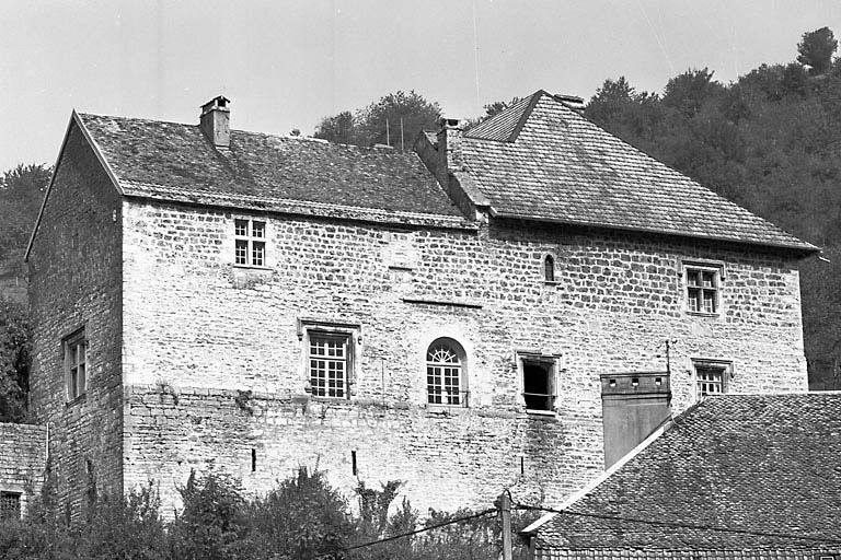 Elévation sud. © Yves Sancey / Région Bourgogne-Franche-Comté, Inventaire du patrimoine - 1980 Elévation sud. © Yves Sancey / Région Bourgogne-Franche-Comté, Inventaire du patrimoine - 1980