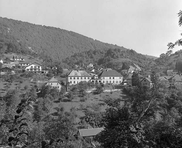 Vue générale depuis l'ouest. © Yves Sancey / Région Bourgogne-Franche-Comté, Inventaire du patrimoine - 1980
