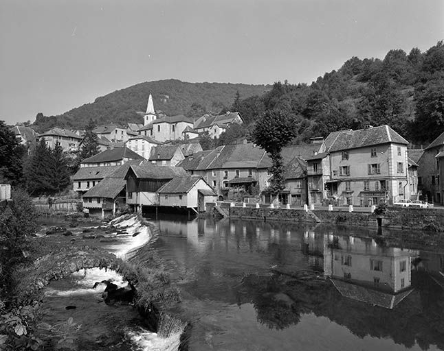 Vue générale depuis le sud-est. © Yves Sancey / Région Bourgogne-Franche-Comté, Inventaire du patrimoine - 1980
