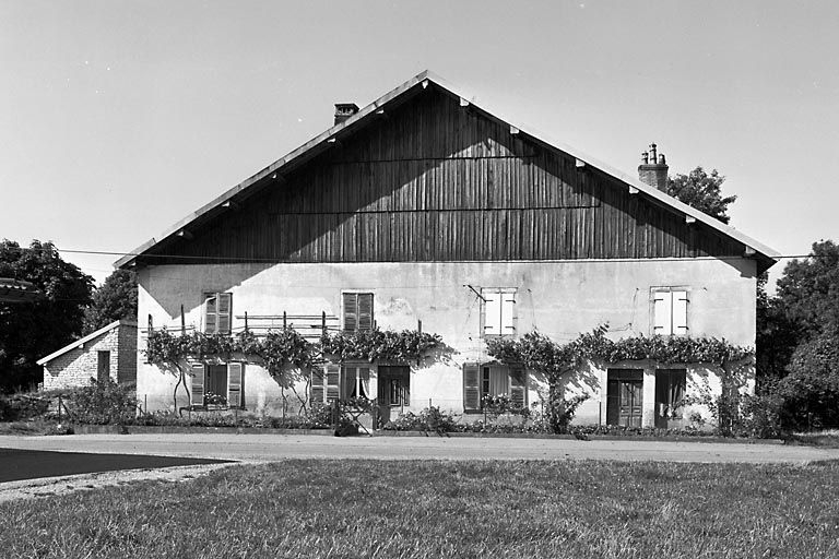 Façade antérieure. © Yves Sancey / Région Bourgogne-Franche-Comté, Inventaire du patrimoine - 1980