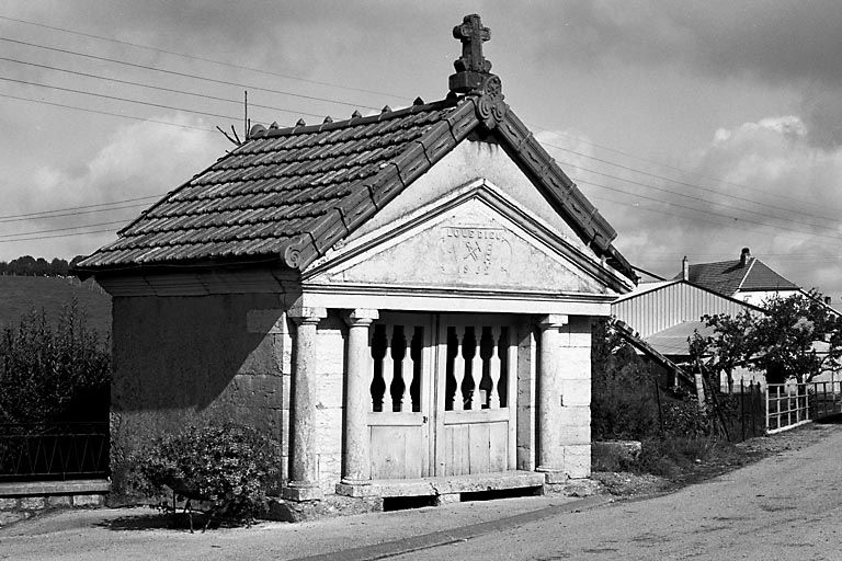 Façade antérieure et face latérale gauche. © Yves Sancey / Région Bourgogne-Franche-Comté, Inventaire du patrimoine - 1980