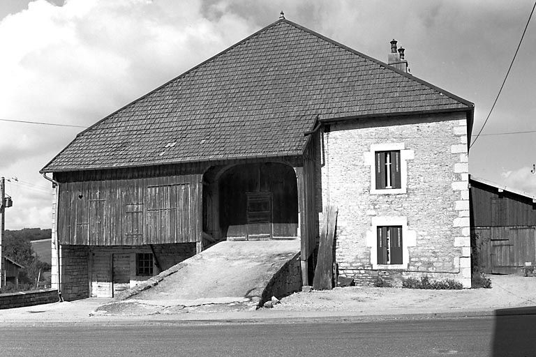 Façade antérieure. © Yves Sancey / Région Bourgogne-Franche-Comté, Inventaire du patrimoine - 1980 Façade antérieure. © Yves Sancey / Région Bourgogne-Franche-Comté, Inventaire du patrimoine - 1980