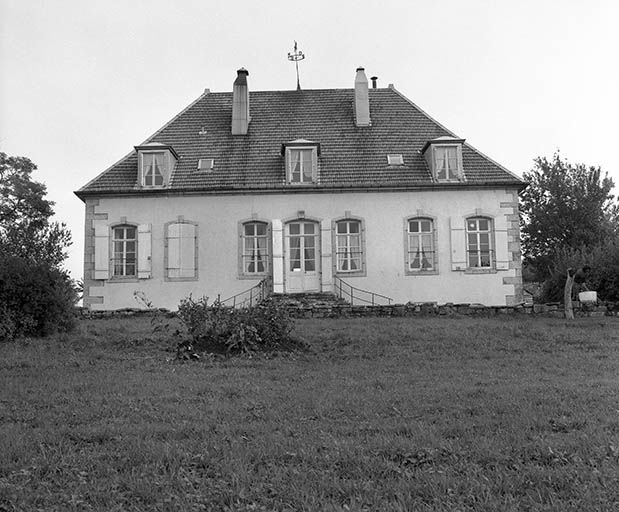 Façade postérieure. © Yves Sancey / Région Bourgogne-Franche-Comté, Inventaire du patrimoine - 1980 Façade postérieure. © Yves Sancey / Région Bourgogne-Franche-Comté, Inventaire du patrimoine - 1980