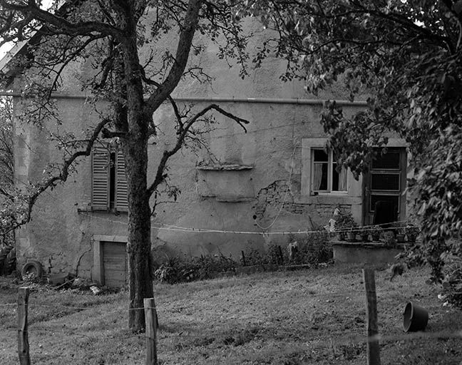 Détail de la façade antérieure. © Yves Sancey / Région Bourgogne-Franche-Comté, Inventaire du patrimoine - 1980 Détail de la façade antérieure. © Yves Sancey / Région Bourgogne-Franche-Comté, Inventaire du patrimoine - 1980