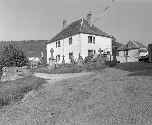 Façade postérieure et face latérale gauche. © Yves Sancey / Région Bourgogne-Franche-Comté, Inventaire du patrimoine - 1980