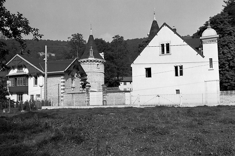 Vue d'ensemble depuis la rue du Mont d'Oeil. © Yves Sancey / Région Bourgogne-Franche-Comté, Inventaire du patrimoine - 1980 Vue d'ensemble depuis la rue du Mont d'Oeil. © Yves Sancey / Région Bourgogne-Franche-Comté, Inventaire du patrimoine - 1980