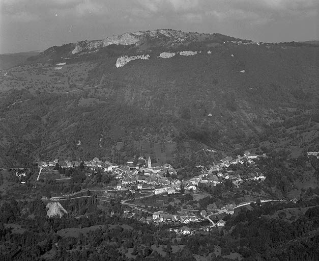 Vue générale depuis le point de vue du Moine de la Vallée. © Yves Sancey / Région Bourgogne-Franche-Comté, Inventaire du patrimoine - 1980