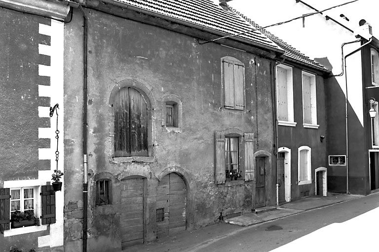 Façade antérieure vue de trois quarts gauche. © Yves Sancey / Région Bourgogne-Franche-Comté, Inventaire du patrimoine - 1980