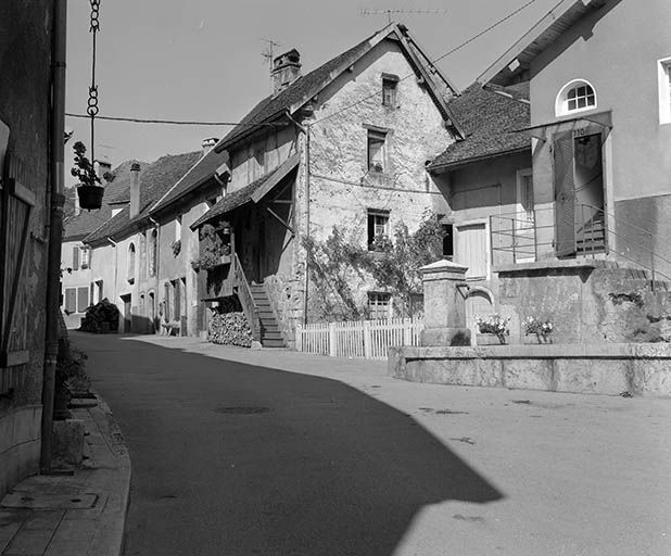 Maisons située du côté pair de la Grande Rue. © Yves Sancey / Région Bourgogne-Franche-Comté, Inventaire du patrimoine - 1980