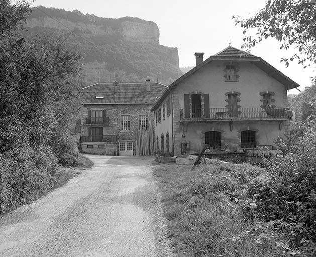 Vue rapprochée depuis l'ouest.. © Yves Sancey / Région Bourgogne-Franche-Comté, Inventaire du patrimoine - 1980