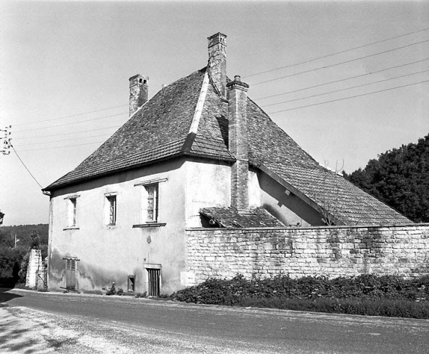 Façade postérieure. © Yves Sancey / Région Bourgogne-Franche-Comté, Inventaire du patrimoine - 1980 Façade postérieure. © Yves Sancey / Région Bourgogne-Franche-Comté, Inventaire du patrimoine - 1980