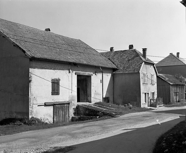 Vue d'ensemble depuis la rue. © Yves Sancey / Région Bourgogne-Franche-Comté, Inventaire du patrimoine - 1980