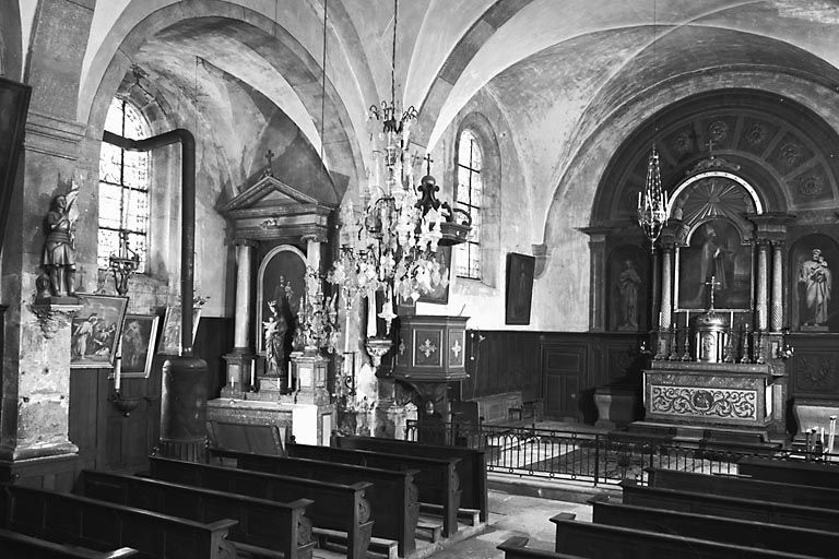Intérieur : la nef et le choeur vus de trois quarts gauche. © Yves Sancey / Région Bourgogne-Franche-Comté, Inventaire du patrimoine - 1980