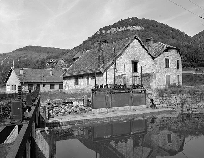 Vue d'ensemble des bâtiments de la tréfilerie Bersaillin. © Yves Sancey / Région Bourgogne-Franche-Comté, Inventaire du patrimoine - 1980 Vue d'ensemble des bâtiments de la tréfilerie Bersaillin. © Yves Sancey / Région Bourgogne-Franche-Comté, Inventaire du patrimoine - 1980