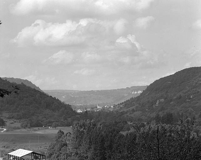 Vue générale depuis le sud-est. © Yves Sancey / Région Bourgogne-Franche-Comté, Inventaire du patrimoine - 1980 Vue générale depuis le sud-est. © Yves Sancey / Région Bourgogne-Franche-Comté, Inventaire du patrimoine - 1980