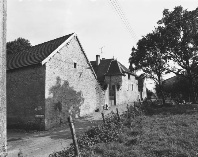 Elévation sur la rue. © Dominique Dominguez / Région Bourgogne-Franche-Comté, Inventaire du patrimoine - 1980