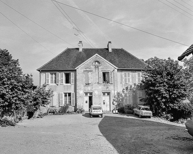 Façade antérieure. © Dominique Dominguez / Région Bourgogne-Franche-Comté, Inventaire du patrimoine - 1980